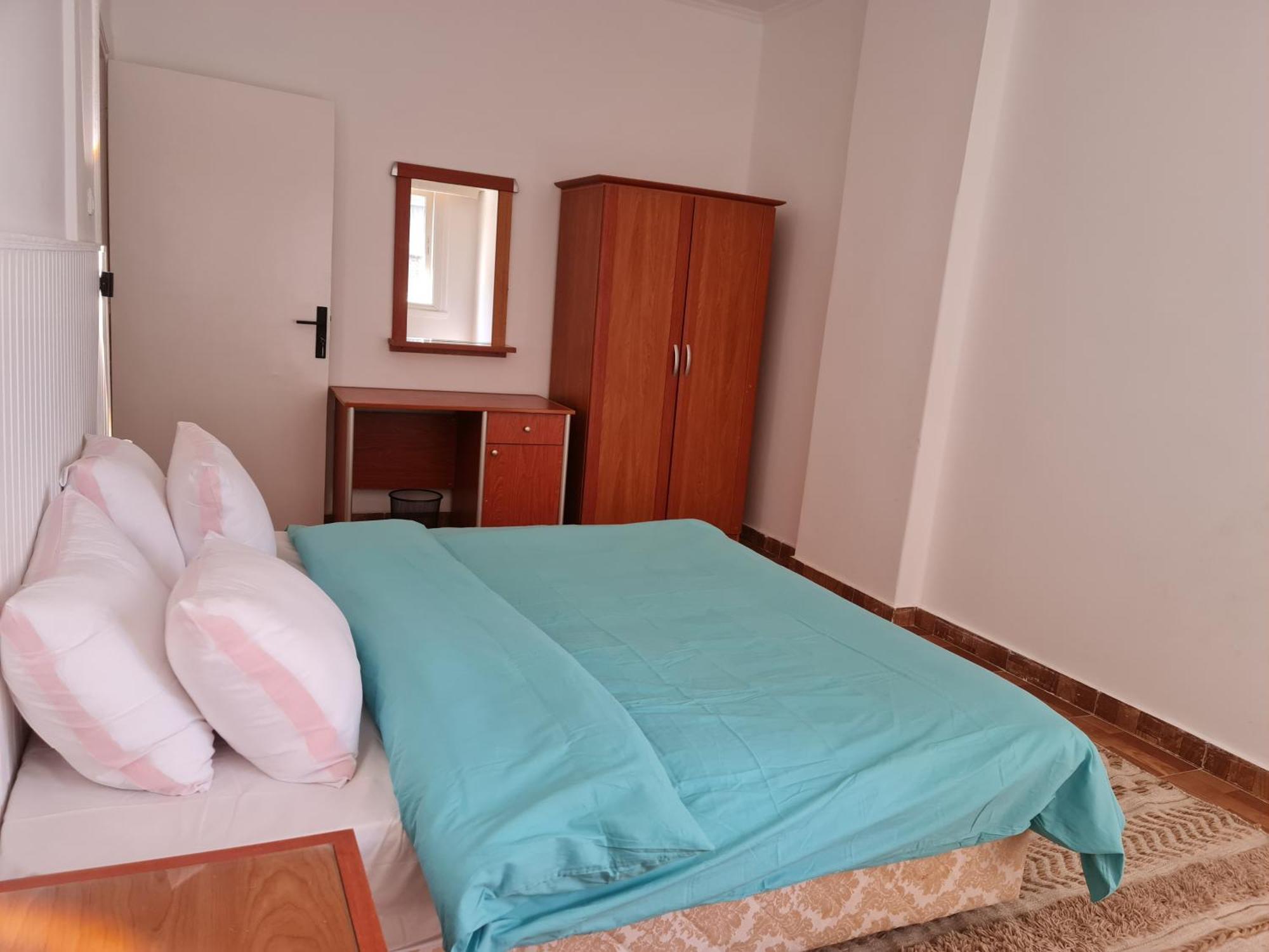 Partial Nile View 2 Bedroom In Zamalek Newly Renovated Il Cairo
